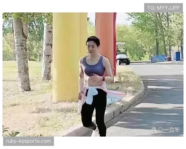 陈梦训练完偷偷吃火锅被拍,这自律人设还稳吗? 陈梦训练完偷偷吃火锅被拍,这自律人设还稳吗?